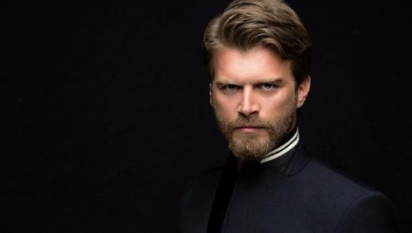 Kıvanç Tatlıtuğ'dan hayranlarını sevindirecek haber geldi! Kıvanç Tatlıtuğ'dan hayranlarını sevindirecek haber geldi!