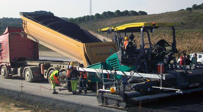 3. köprü Avrupa yakası güzergahında ilk asfalt döküldü 3. köprü Avrupa yakası güzergahında ilk asfalt döküldü