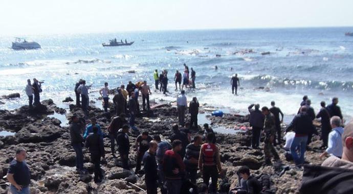 Rodos'ta kaçak teknesi battı, 148 kişi kurtarıldı Rodos'ta kaçak teknesi battı, 148 kişi kurtarıldı