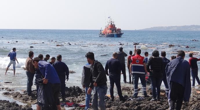 Rodos'ta kaçak teknesi battı, 148 kişi kurtarıldı Rodos'ta kaçak teknesi battı, 148 kişi kurtarıldı
