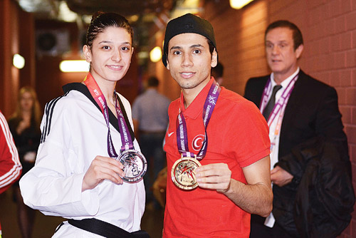 Milli tekvandocu Rus Denisenko'yu yenerek dünya şampiyonu oldu! 