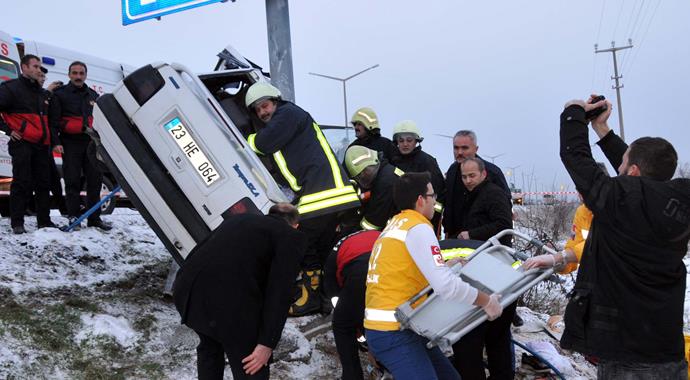 Sivas'ta gizli buzlanma faciası: 2 ölü 5 yaralı! Sivas'ta gizli buzlanma faciası: 2 ölü 5 yaralı!