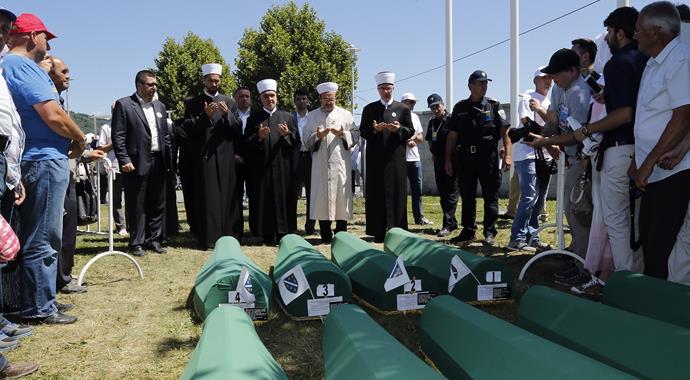 Dünyanın utancı Srebrenitsa soykırımının üzerinde 20 yıl geçti ama...