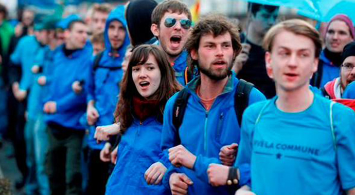 Alman polisinden dünyaya 'demokrasi' dersi: 300'den fazla yaralı var!