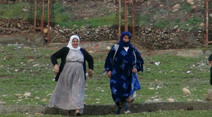 Cizreli kadınlar askeri böyle korudu Cizreli kadınlar askeri böyle korudu