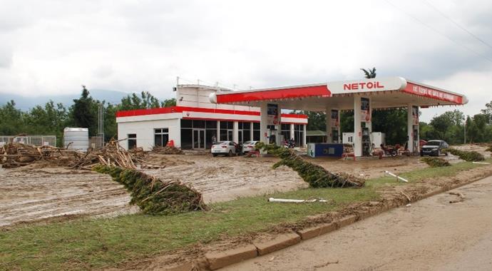 Kocaeli'yi sel vurdu, hasar büyük oldu Kocaeli'yi sel vurdu, hasar büyük oldu