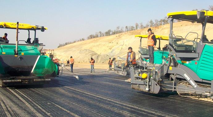 3. köprü Avrupa yakası güzergahında ilk asfalt döküldü 3. köprü Avrupa yakası güzergahında ilk asfalt döküldü