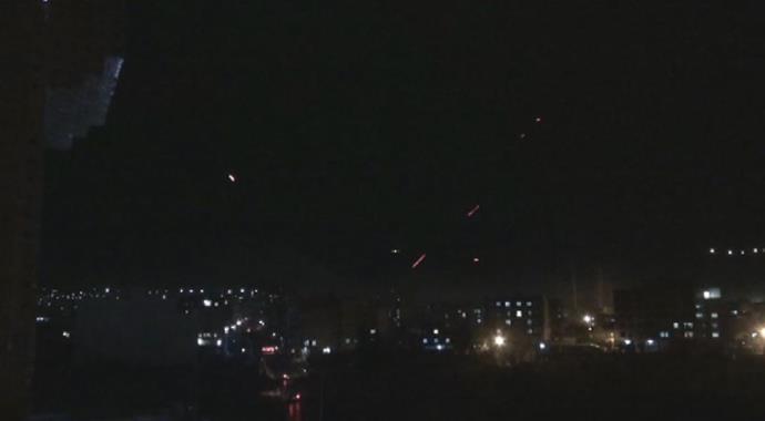 PKK'dan AK Parti Cizre binasına bombalı saldırı PKK'dan AK Parti Cizre binasına bombalı saldırı