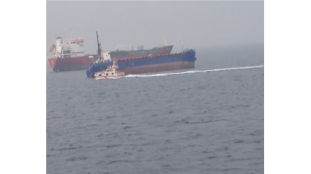 Tuzla'da bir gemi batmak üzere