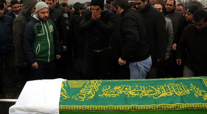 Uğur Boral'ın babası toprağa verildi Uğur Boral'ın babası toprağa verildi