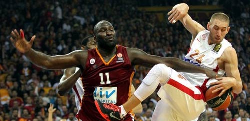 Galatasaray'da yumruklu saldırı!