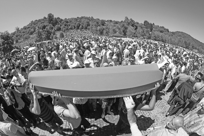 Dünyanın utancı Srebrenitsa soykırımının üzerinde 20 yıl geçti ama...