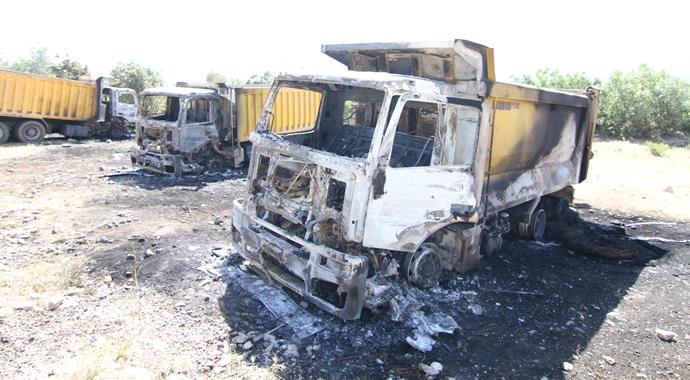 PKK iş makinelerini kundakladı PKK iş makinelerini kundakladı