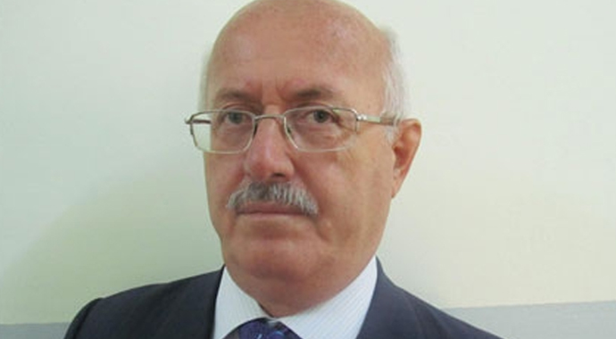 Öğrencisinin kafasıyla tahtayı silen müdür açığa alındı