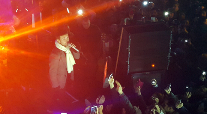 6 bin kişi Yalın'la coştu