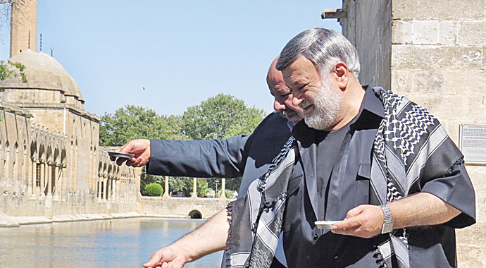 Kahtalı Mıçe sanatçı olmanın zorluklarını anlattı: Kürtçe söyledim diye 11 ay hapis yattım Kahtalı Mıçe sanatçı olmanın zorluklarını anlattı: Kürtçe söyledim diye 11 ay hapis yattım