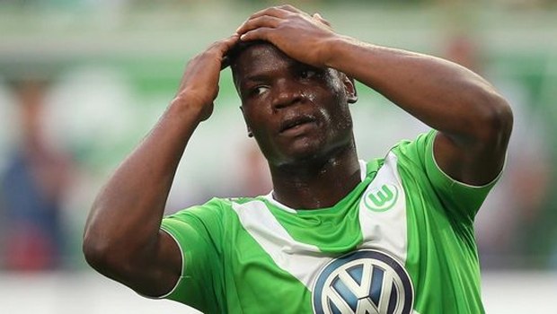 Wolfsburg'un genç futbolcusu Junior Malanda trafik kazasında öldü Wolfsburg'un genç futbolcusu Junior Malanda trafik kazasında öldü