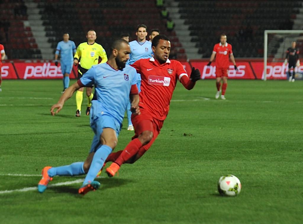 Yönetim'den bordo mavili futbolculara sert tepki! 'Yazıklar olsun size'
