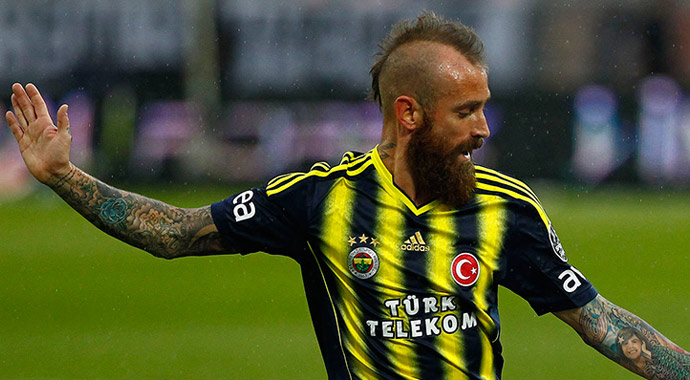 Şampiyon Fenerbahçe kupasını aldı Şampiyon Fenerbahçe kupasını aldı