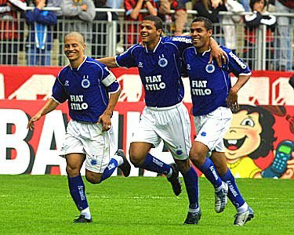 "Melo melek gibidir" "Melo melek gibidir"