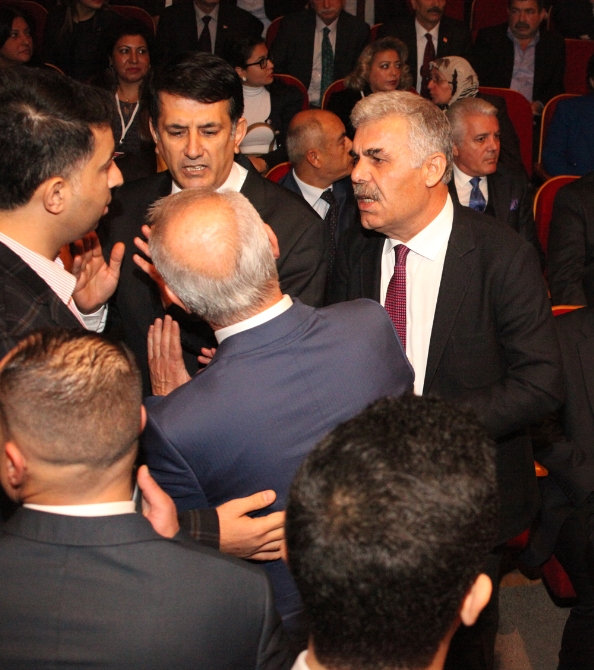 MHP'liler kongrede birbirine girdi!