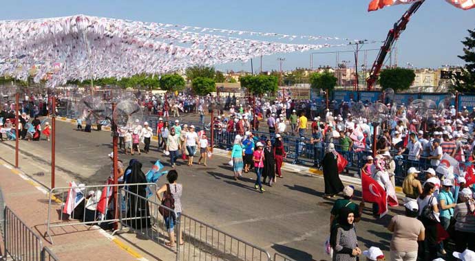 Erdoğan'ın Antalya mitinginde vantilatör sürprizi Erdoğan'ın Antalya mitinginde vantilatör sürprizi