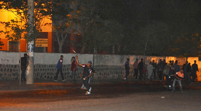 Mustafa Ceceli konserinde olay! Mustafa Ceceli konserinde olay!