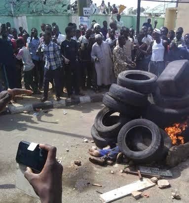 Sokak ortasında diri diri yaktılar...