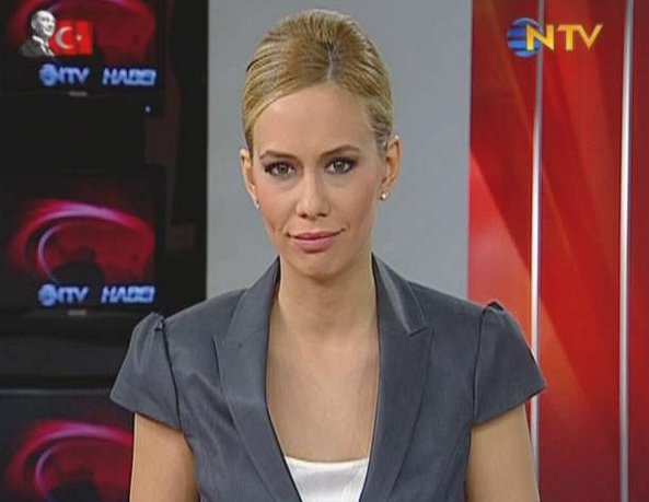 Nur Tuğba Algül NTV'den ayrıldı TV8'e geçti Nur Tuğba Algül NTV'den ayrıldı TV8'e geçti