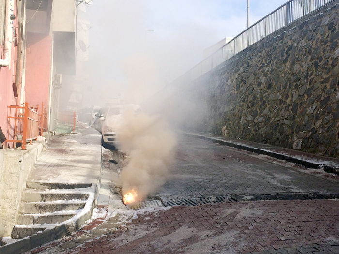 Kağıthane'de yerin altından alevler çıktı!