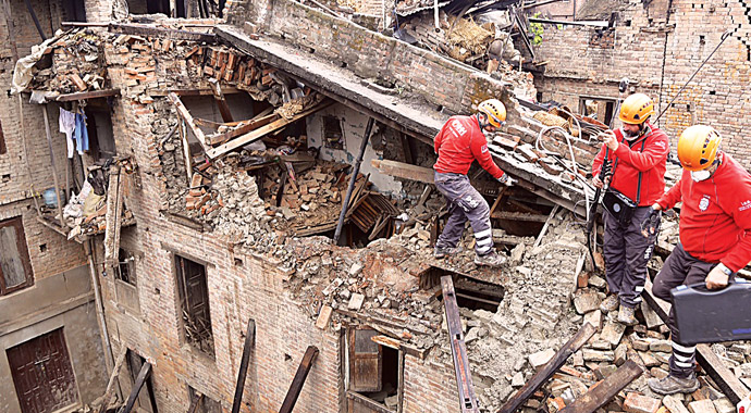 Kurtarma ekipleri artık ceset çıkarıyor