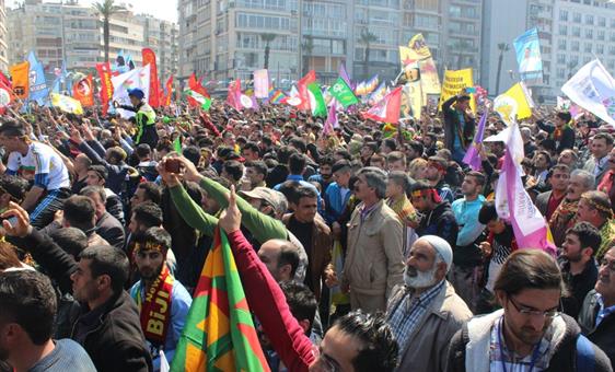 İzmir Gündoğdu'da ilk Nevruz kutlaması İzmir Gündoğdu'da ilk Nevruz kutlaması
