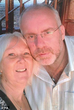 Babasını öldürdükten sonra parçalara ayırıp TV sehpası yaptı!