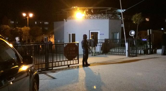 Van'da nöbet kulübesindeki polislere silahlı saldırı!