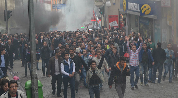 HDP yürüyüşe geçti! O il karıştı... HDP yürüyüşe geçti! O il karıştı...