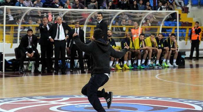 Trabzonspor Medical Park - Fenerbahçe Ülker maçında olay!