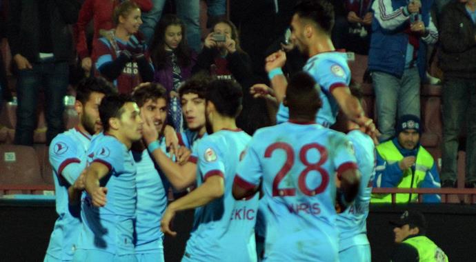 Trabzonspor'a 'Niye bu kadar asıldınız' sitemi! Trabzonspor'a 'Niye bu kadar asıldınız' sitemi!