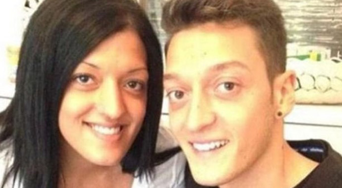 Mesut Özil'in kız kardeşiyle benzerliği görenleri şaşırtıyor