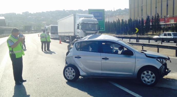 TEM'de kaza: 1 ölü, 4 yaralı TEM'de kaza: 1 ölü, 4 yaralı