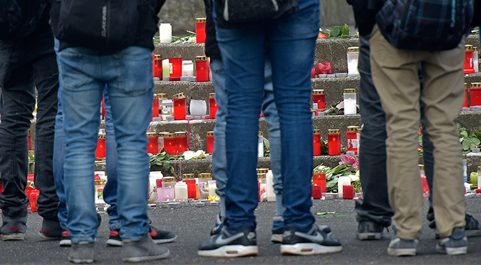 Valls: 'Enkazdaki arama çalışmaları uzun sürebilir' Valls: 'Enkazdaki arama çalışmaları uzun sürebilir'