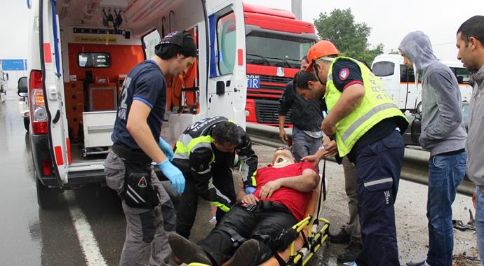 Sakarya'da feci kaza: 4 yaralı