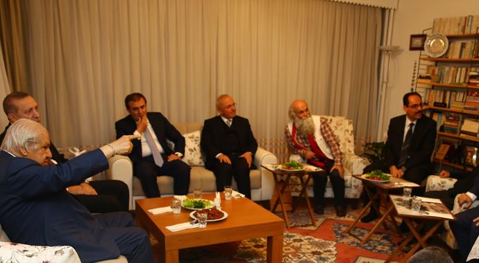 Cumhurbaşkanı Erdoğan'dan, Nuri Pakdil'e ev ziyareti Cumhurbaşkanı Erdoğan'dan, Nuri Pakdil'e ev ziyareti