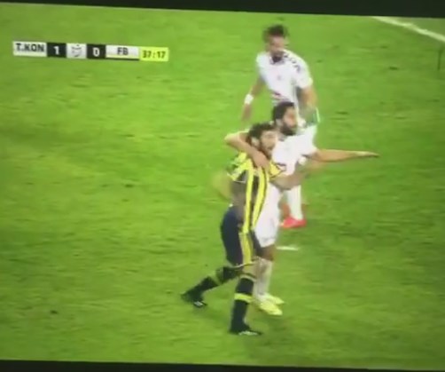 Konya'da penaltı kaosu! İşte Fenerbahçelileri çıldırtan iki pozisyon Konya'da penaltı kaosu! İşte Fenerbahçelileri çıldırtan iki pozisyon