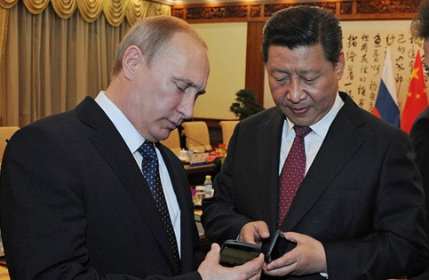 Putin'den Çin lideri Jinping'e Rus iPhone'u