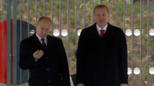 Putin ezber yaparken kameralara böyle yakalandı