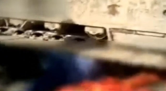 Vietnam'da iş makinesi eylemci kadını ezdi Vietnam'da iş makinesi eylemci kadını ezdi