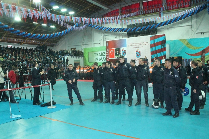 Trabzonspor 69. Olağan Genel Kurulu'nda kavgalar bitmiyor Trabzonspor 69. Olağan Genel Kurulu'nda kavgalar bitmiyor