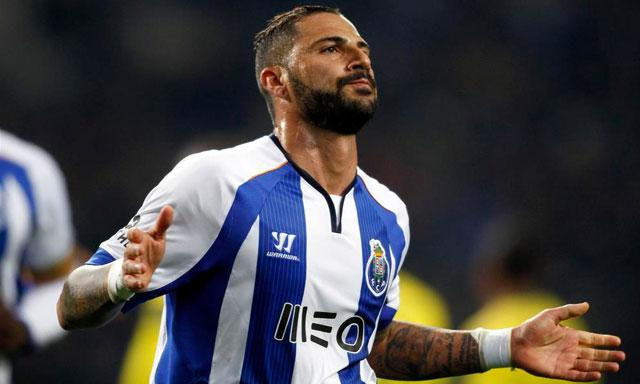 Pereira geldi, çetesi yolda!