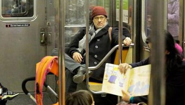 Ünlü aktör metroya bindi kimse tanımadı Ünlü aktör metroya bindi kimse tanımadı