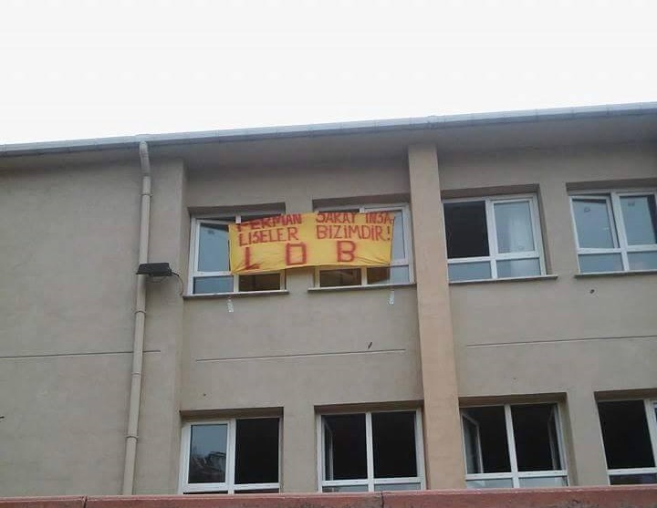 İstanbul'da teröristler okul basıp öğrencileri rehin aldı! İstanbul'da teröristler okul basıp öğrencileri rehin aldı!